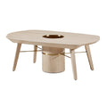 ** Moderne houten salontafel met centrale tafelpoten en metalen accenten.